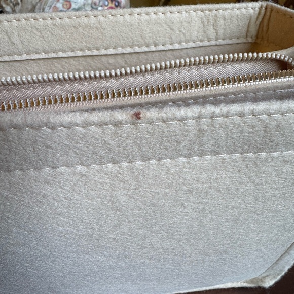 Gucci Beige Tote with Red and Green Accent - Picture 14 of 14